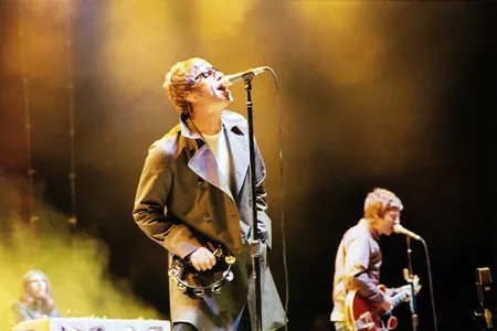 Oasis toparynyň ilkinji albomy 30 ýyldan soň çartda ýene birinji orny eýeledi