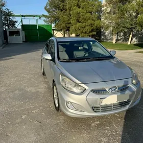 Hyundai Accent 2011