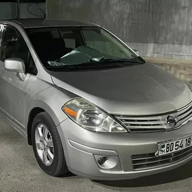 Nissan Versa 2012