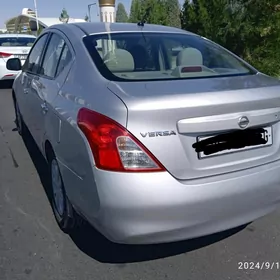 Nissan Versa 2012