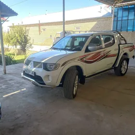 Mitsubishi L200 2010