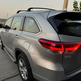 Toyota Highlander 2018