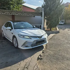 Toyota Camry 2021