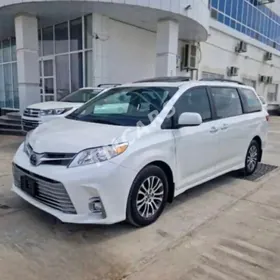 Toyota Sienna 2019