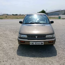 Mitsubishi Chariot 1992