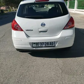 Nissan Versa 2011