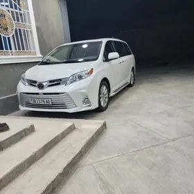 Toyota Sienna 2020