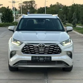 Toyota Highlander 2021