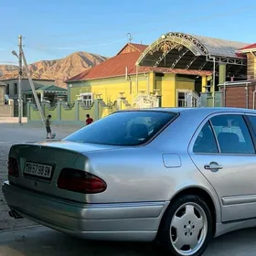 Mercedes-Benz E320 2000