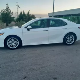 Toyota Camry 2018