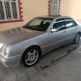 Mercedes-Benz E320 2001