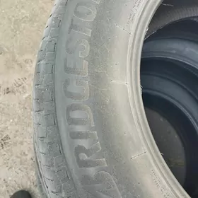 235/65R18 bridgestone