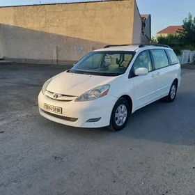 Toyota Sienna 2004