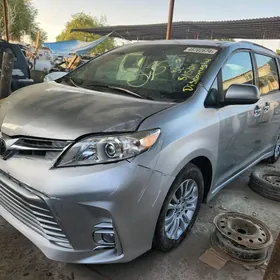 Toyota Sienna 2019