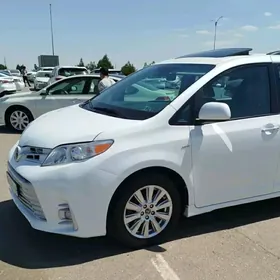 Toyota Sienna 2020