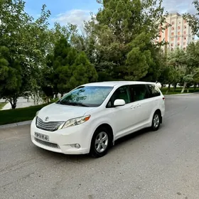 Toyota Sienna 2011