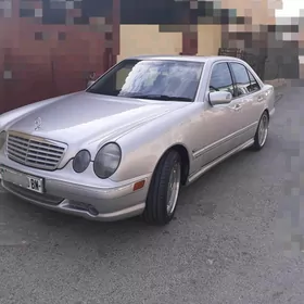 Mercedes-Benz E320 2001