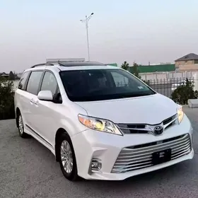 Toyota Sienna 2018