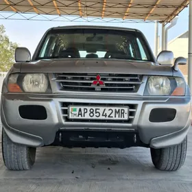 Mitsubishi Pajero 2003