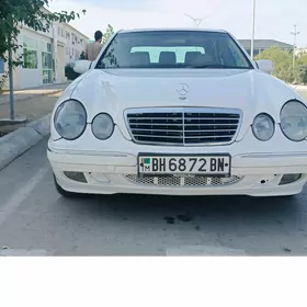 Mercedes-Benz E320 2001