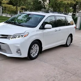 Toyota Sienna 2017