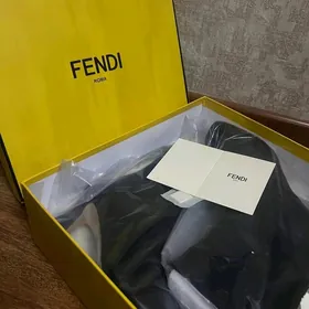 Fendi. Оригинальные, новые.