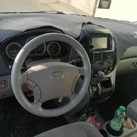 Toyota Sienna 2004