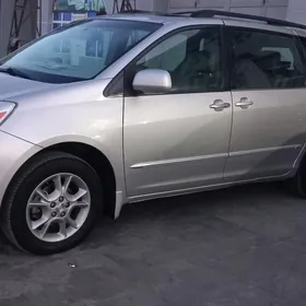 Toyota Sienna 2004