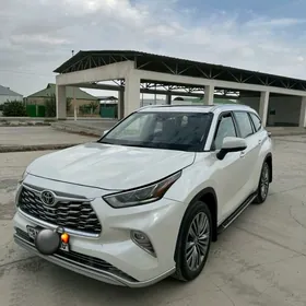 Toyota Highlander 2021