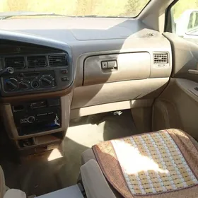 Toyota Sienna 2001