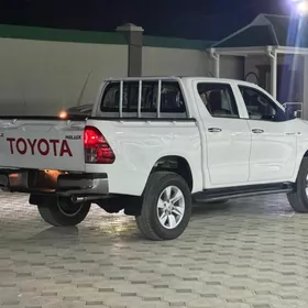 Toyota Hilux 2021