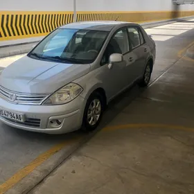 Nissan Tiida 2010