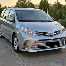 Toyota Sienna 2019