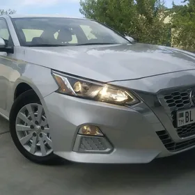 Nissan Altima 2019