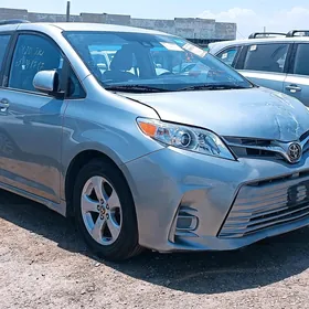 Toyota Sienna 2020