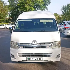 Toyota Hiace 2011