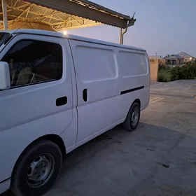 Nissan Urvan 2001