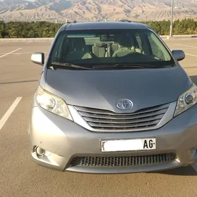 Toyota Sienna 2011