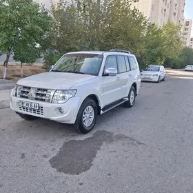 Mitsubishi Pajero 2014