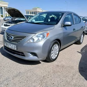 Nissan Versa 2012