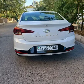 Hyundai Elantra 2018