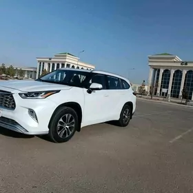 Toyota Highlander 2022