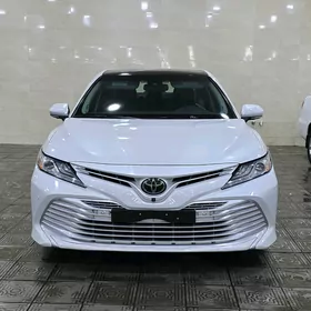 Toyota Camry 2018