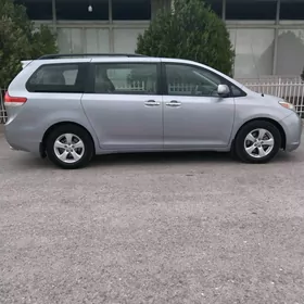 Toyota Sienna 2011