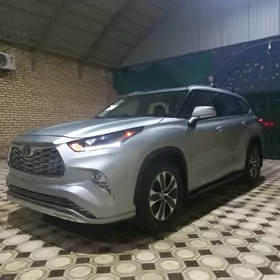 Toyota Highlander 2021