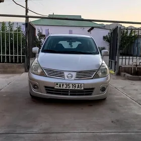 Nissan Versa 2010