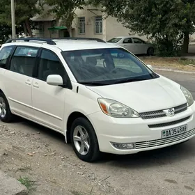 Toyota Sienna 2004