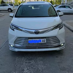 Toyota Sienna 2021