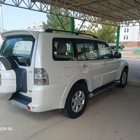 Mitsubishi Pajero 2009