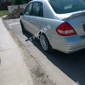 Nissan Versa 2011